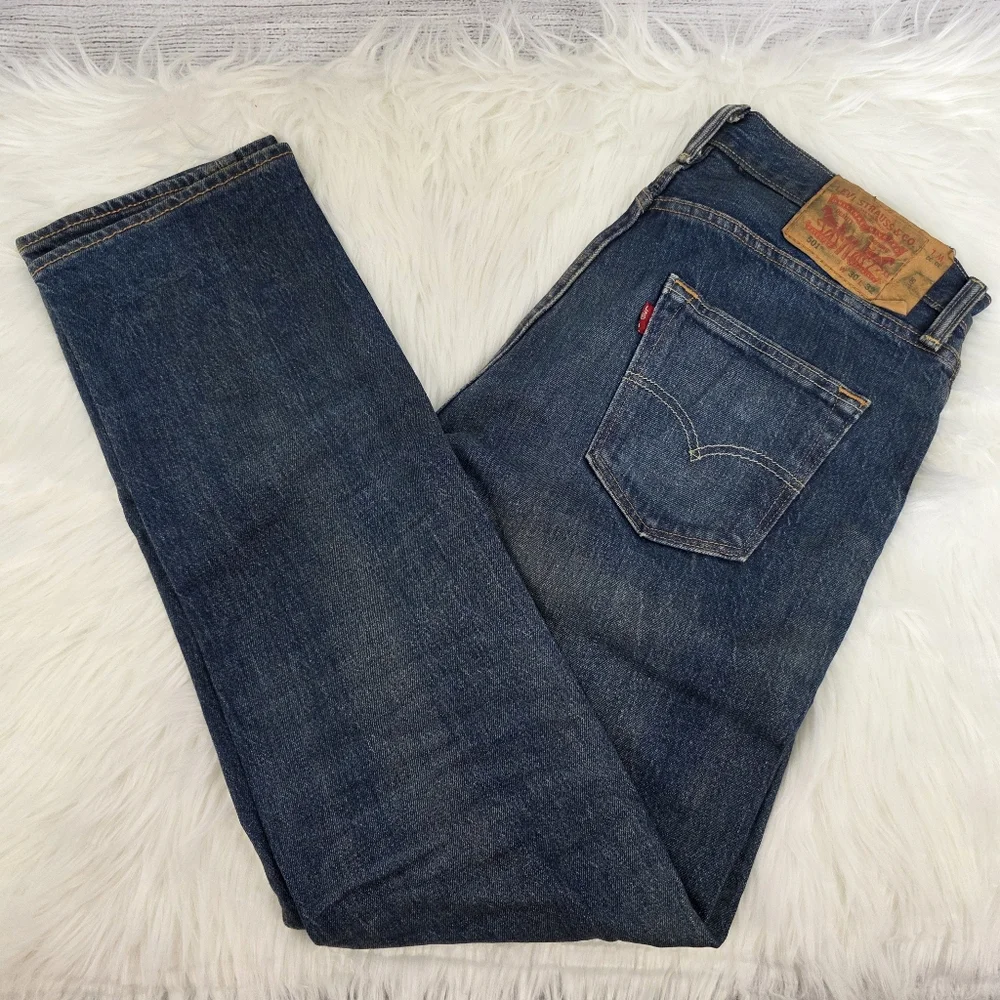 Levi's 501 Original Fit Men's Medium Wash Straight Leg Jeans